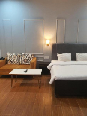 Mallenzo Suites Dlf Phase 1
